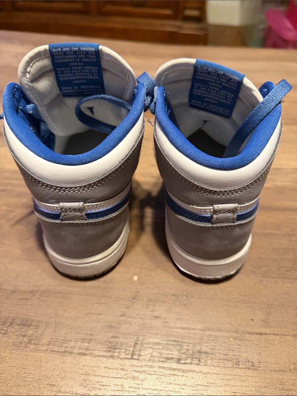Jordan 1 Retro High OG - Picture 4 of 8